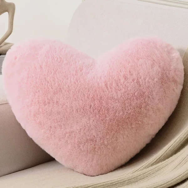 Coussin cœur en fausse fourrure – Image 2