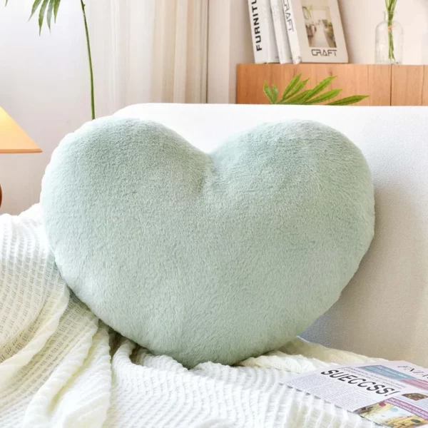 Coussin cœur en fausse fourrure – Image 5